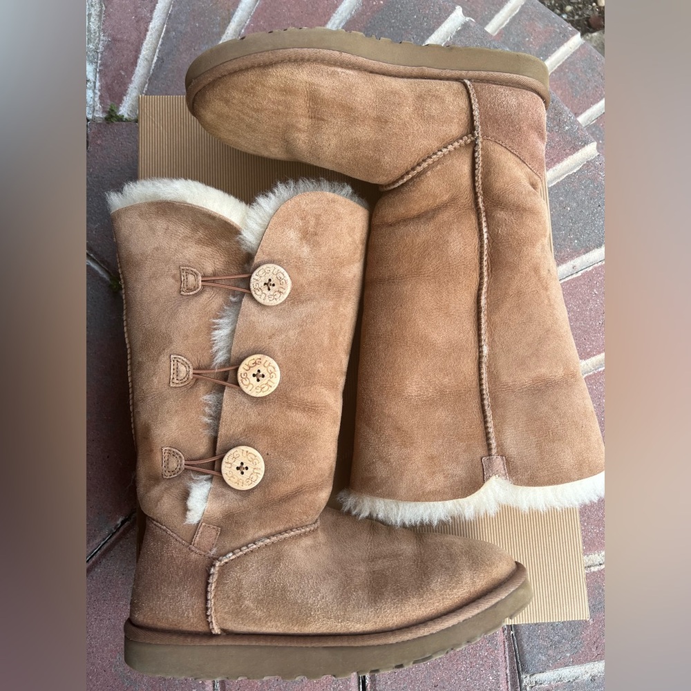 Euc Ugg Bailey 3 Button Boot, Size 8 - image 6